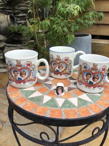 Commemorative royal mugs - 3,
