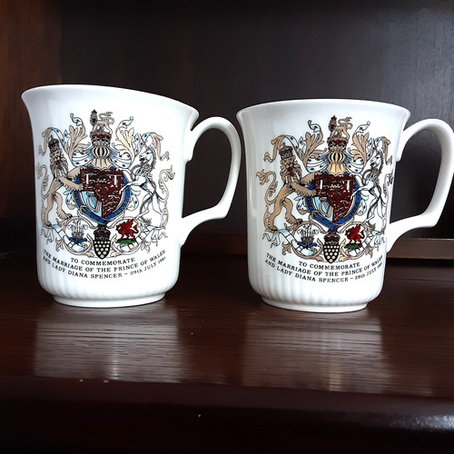 Royal doulton commemorative - royal,