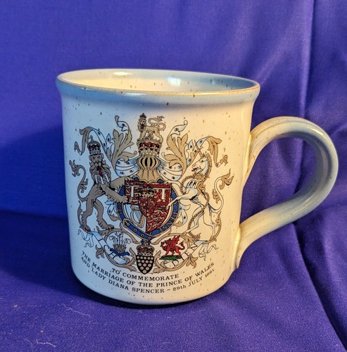 Grayshott pottery souvenir mug - grayshott,